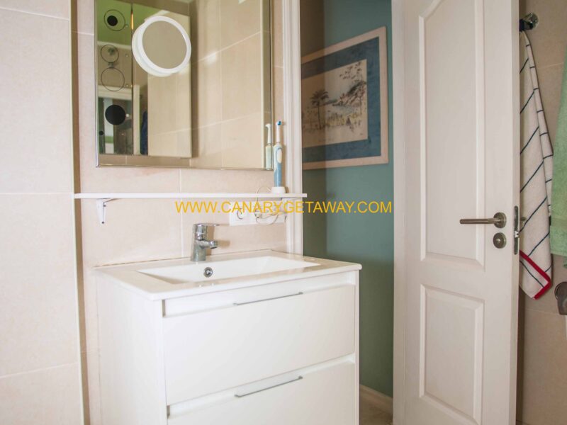 Beautiful one bed apartment in Edificio Comodoro, Los Cristianos